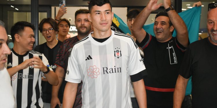 Beşiktaş’ın yeni transferi Bakhtiyor Zaynutdinov, İstanbul’da geldi