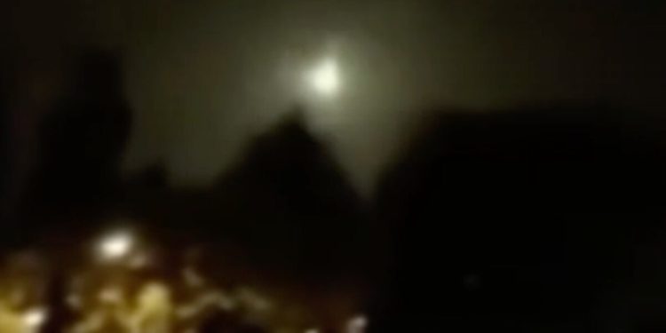 İstanbul’da meteor düşmesini andıran manzaralar kaydedildi