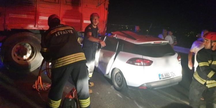 Manisa’da kamyona çarpan arabada 1 kişi öldü