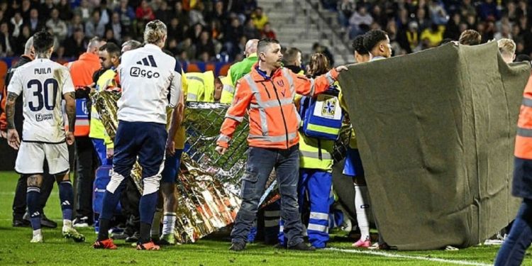 Waalwijk – Ajax maçı tatil edildi: Etienne Vaessen hastaneye kaldırıldı